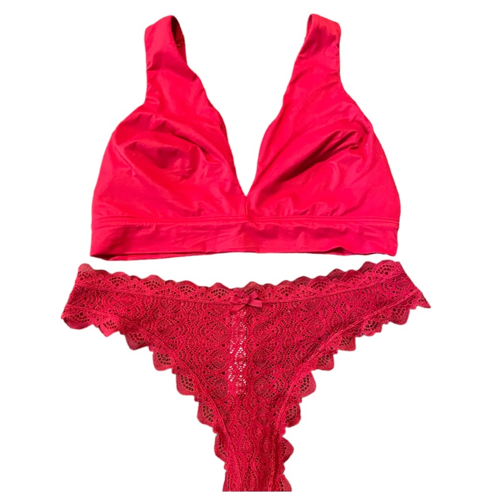 NWOT Red Victoria’s Secret Bra & Dream Angels Lace Thong Set, Size M